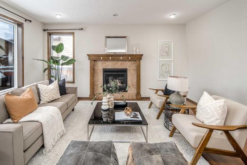 164 Everbrook Dr Sw, Calgary, AB, T2Y0L6 | Card Image