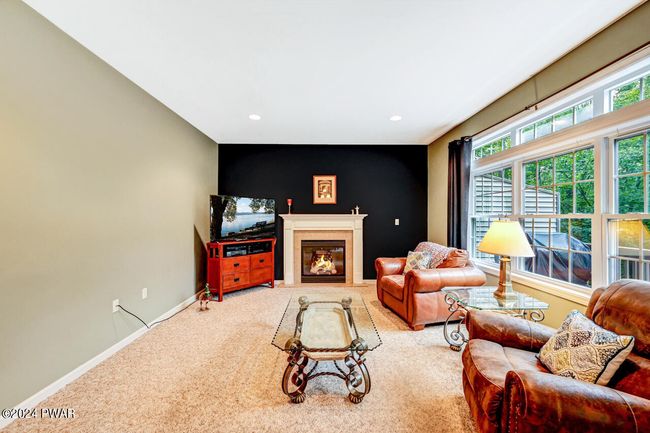Family Room | Image 28