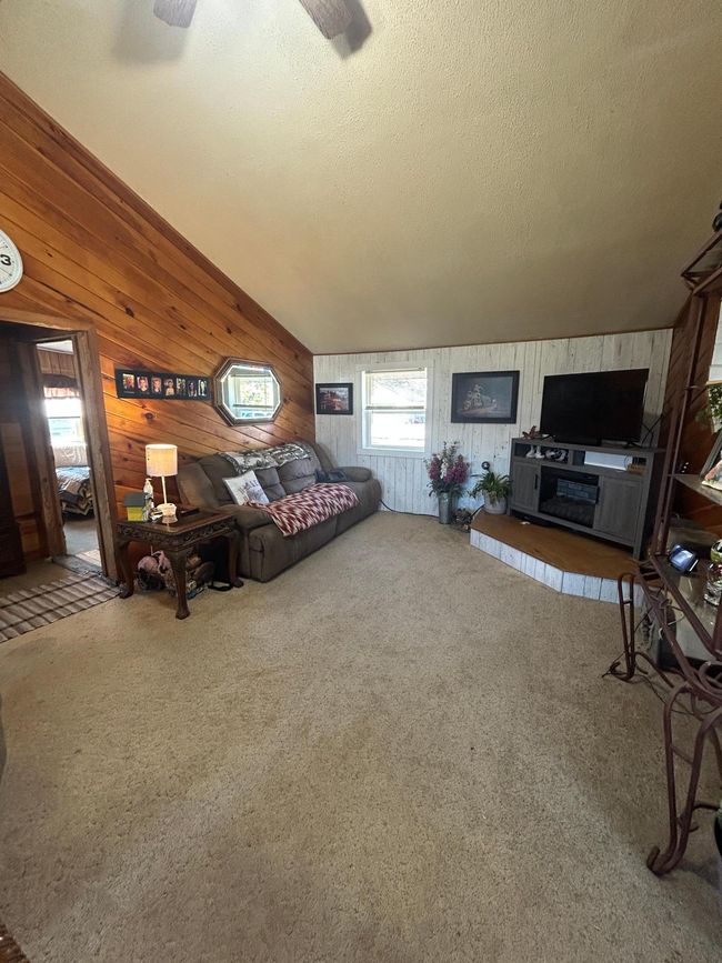 Family Room | Image 8