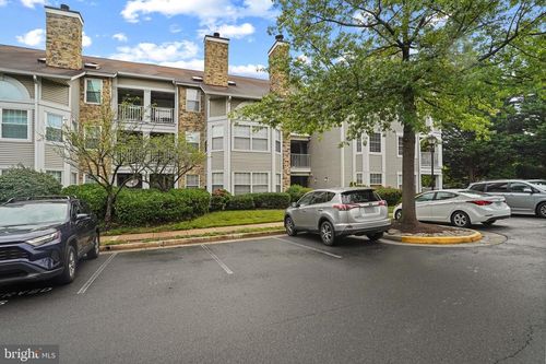 unit-31-5605 Willoughby Newton Dr, CENTREVILLE, VA, 20120-1940 | Card Image