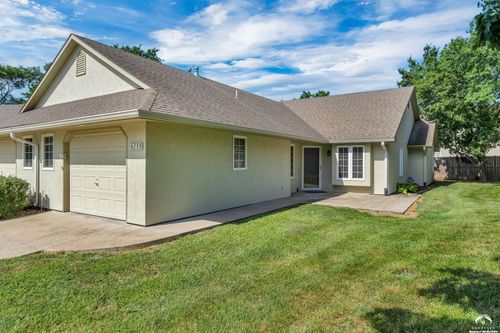 2746 Chipperfield Rd, Lawrence, KS, 66047-3182 | Card Image