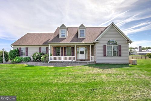 137 S Ronks Rd, Ronks, PA, 17572-9559 | Card Image