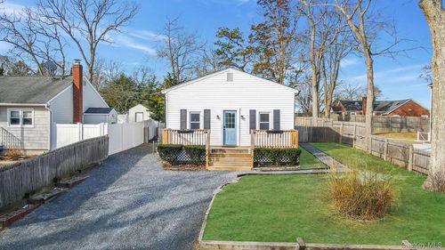 78 Adirondack Dr, Selden, NY, 11784-3237 | Card Image