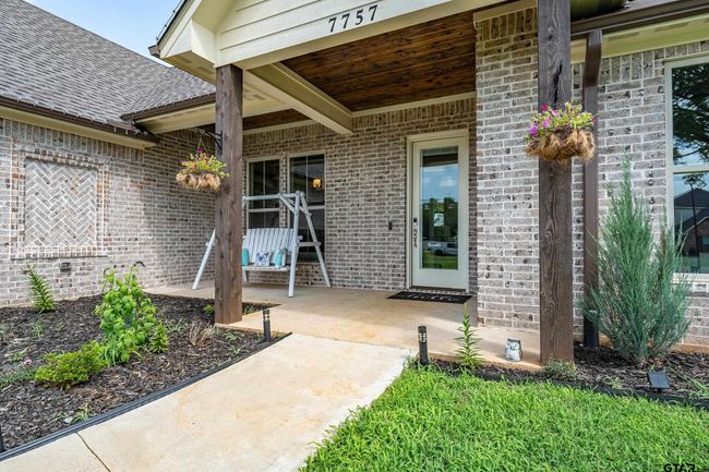 7757 Freestone Dr, House other with 4 bedrooms, 2 bathrooms and null parking in Bullard TX | Image 4