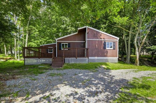 4774 Pine Ridge Dr W, Bushkill, PA, 18324-8950 | Card Image