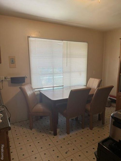 19336 Huntington Rd, Detroit, MI, 48219-2744 | Card Image