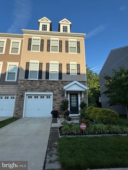 8910 Englewood Farms Dr, MANASSAS, VA, 20112-5884 | Card Image