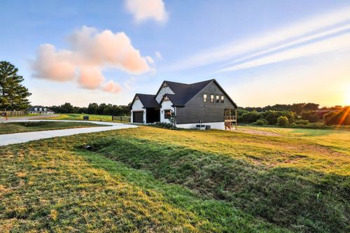 230 Hall Ct, Adams, TN, 37010-2005 | Card Image