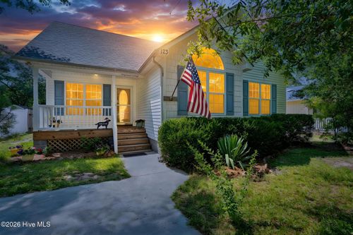 123 Ne 30th Street, Oak Island, NC, 28465 | Card Image