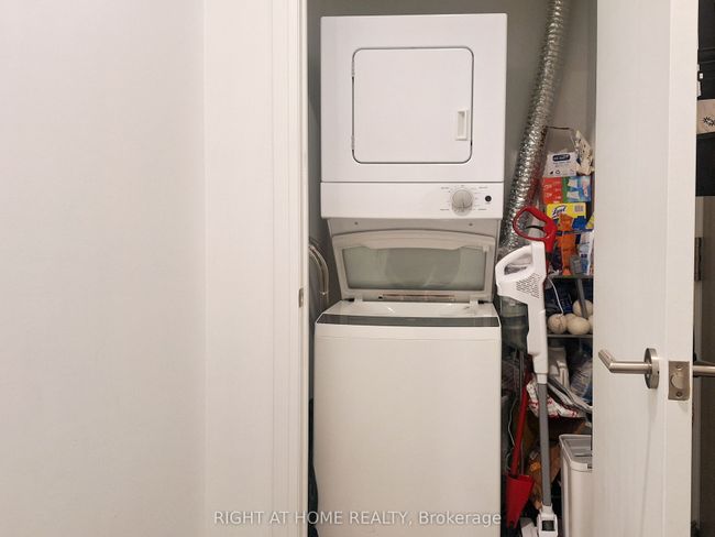 1107 - 75 Canterbury Pl, Condo with 2 bedrooms, 2 bathrooms and 1 parking in North York ON | Image 14