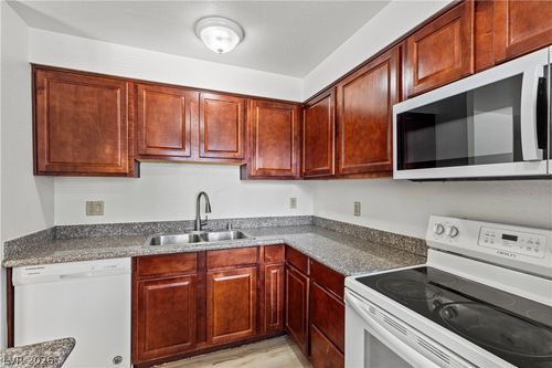 320-5383 Indian River Dr, Las Vegas, NV, 89103-8706 | Card Image