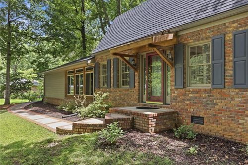 643 Grove Pkwy Se, Marietta, GA, 30067-5672 | Card Image