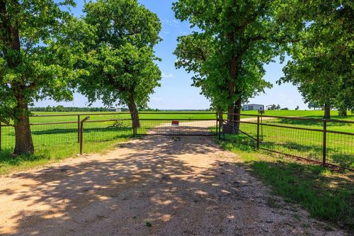 647 Eckert Rd, Willow City, TX, 78675 | Card Image