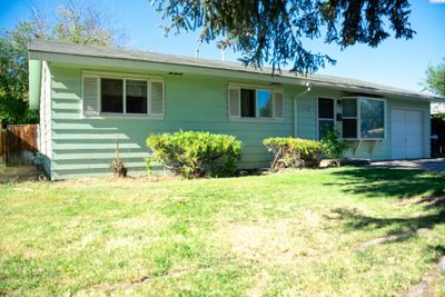 1304 Cornell Ave, Home with 3 bedrooms, 1 bathrooms and null parking in Yakima WA | Image 2