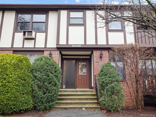 327 Sierra Vista Ln, Valley Cottage, NY, 10989-2707 | Card Image