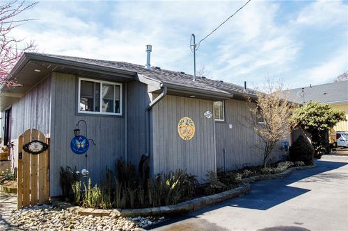 2023 Maple Blvd, Port Dover, ON, N0A1N2 | Card Image