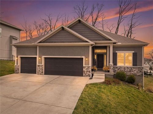 1605 Nw 59th St, Kansas City, MO, 64118-4060 | Card Image