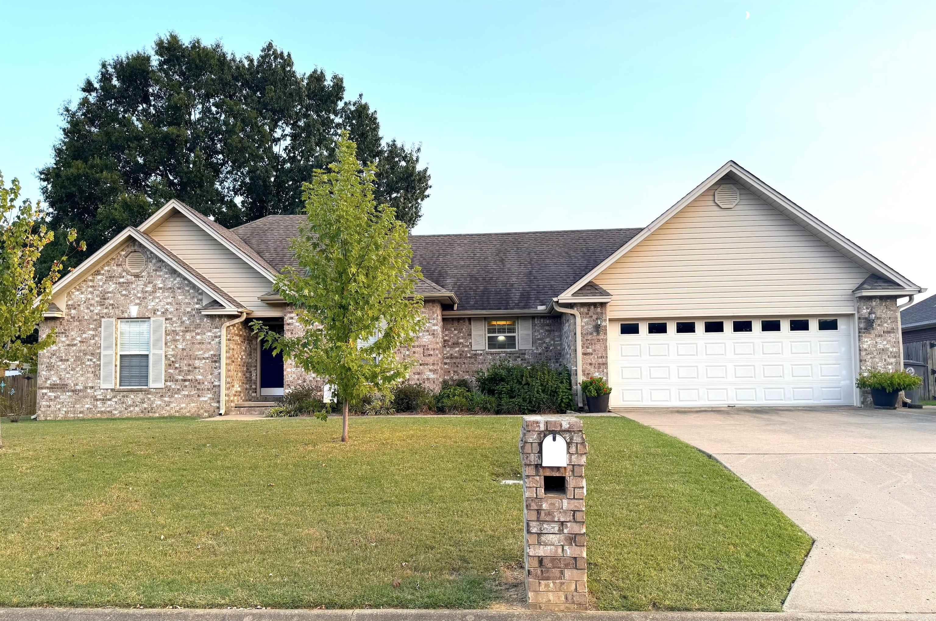 Daniel Dr, Searcy, AR 72143