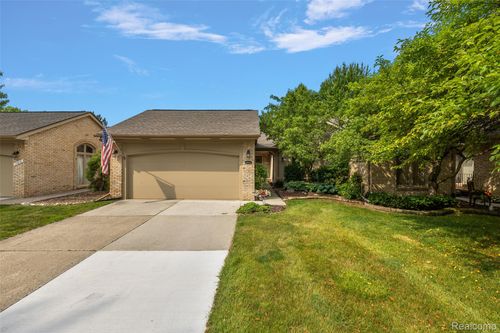 17614 E Kirkwood Dr, Clinton Township, MI, 48038-1209 | Card Image