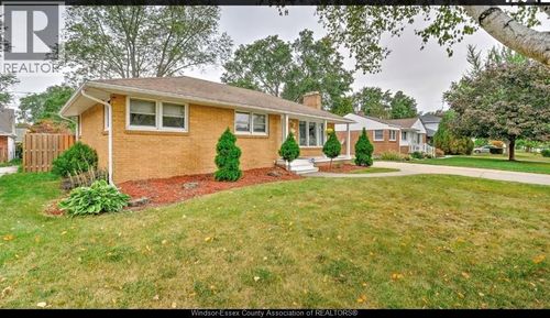 3087 Avondale Ave, Windsor, ON, N9E1X4 | Card Image