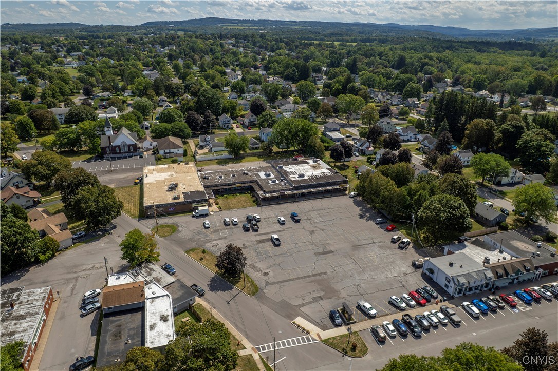 Commercial Sale in Vernon 4