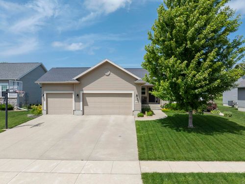 1015 Rocky Ridge Rd, Cedar Falls, IA, 50613-8331 | Card Image