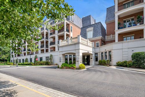 3107-3000 Royal Ct, North Hills, NY, 11040-2633 | Card Image