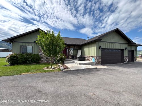 17 Robs Ln, Afton, WY, 83110-8726 | Card Image