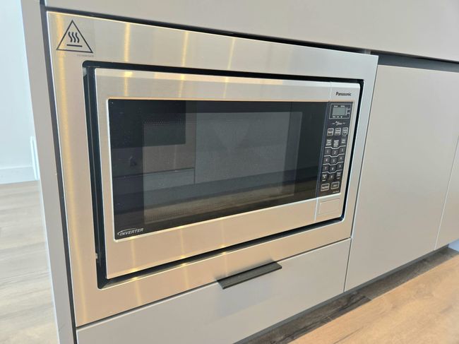 Room details featuring stainless steel microwave | Image 6