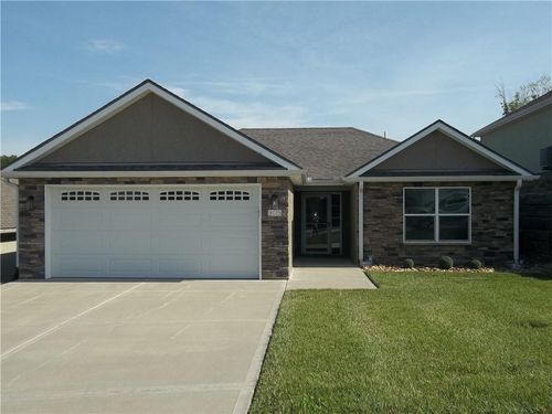 905 Ingleside Dr, Pleasant Hill, MO, 64080-1784 | Card Image