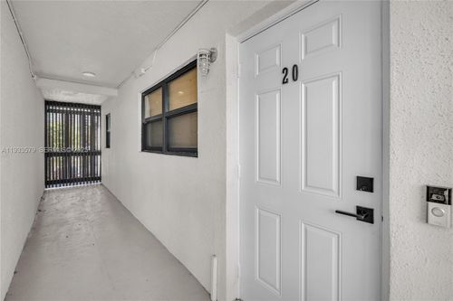 apt-20-3265 Virginia St, Miami, FL, 33133-5240 | Card Image