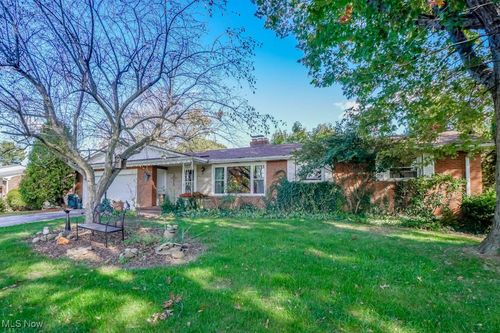 1010 Las Olas Blvd Nw, North Canton, OH, 44720-6133 | Card Image