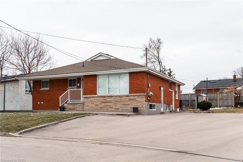 lower-8 Salmond Crt, Hamilton, ON, L8T2J7 | Card Image