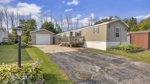 33 S Hiawatha Circle, Sheboygan, WI, 53081 | Card Image