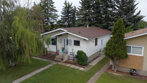 612 7 Avenue W, Hanna, AB, T0J1P0 | Card Image