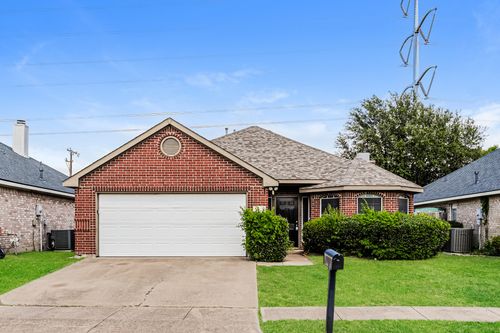 5621 Wellston Dr, Arlington, TX, 76018-2402 | Card Image