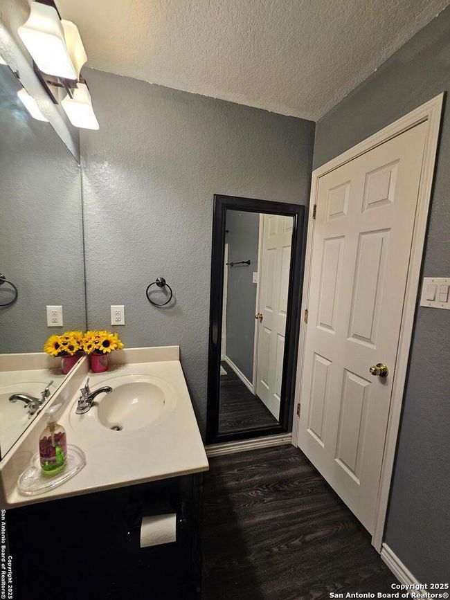 8502 Chickasaw Blf, House other with 3 bedrooms, 2 bathrooms and null parking in Converse TX | Image 18