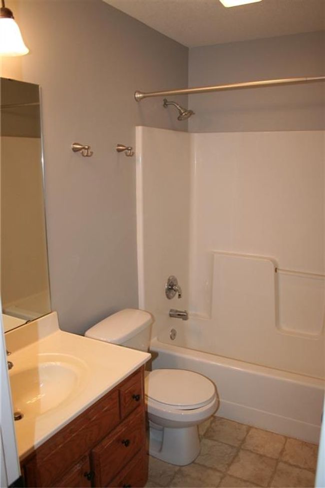 Full bathroom with vanity and washtub / shower combination | Image 12