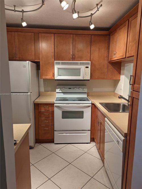 101-9460 Tangerine Pl, Davie, FL, 33324-4449 | Card Image
