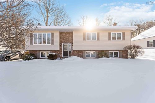 8 Acadia Dr, Kentville, NS, B4N5E1 | Card Image