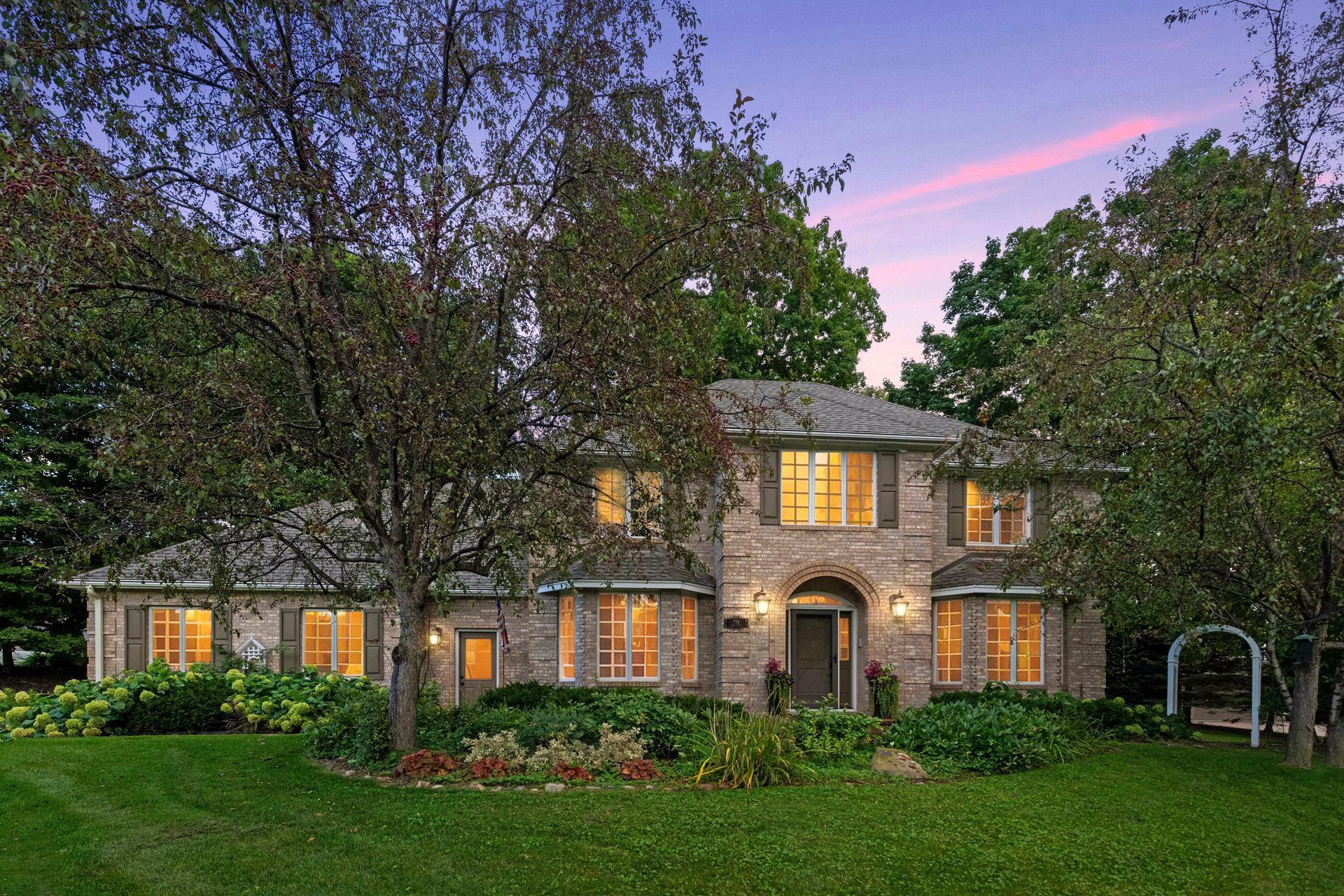 Lake Point Dr, Chanhassen, MN 55317
