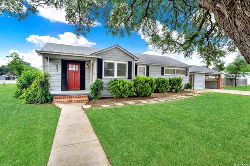 801 26th St, Hondo, TX, 78861-3101 | Card Image