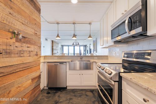 102-275 1st St S, Jacksonville Beach, FL, 32250-6743 | Card Image