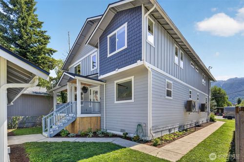 b-324 E 2nd St, North Bend, WA, 98045-5068 | Card Image