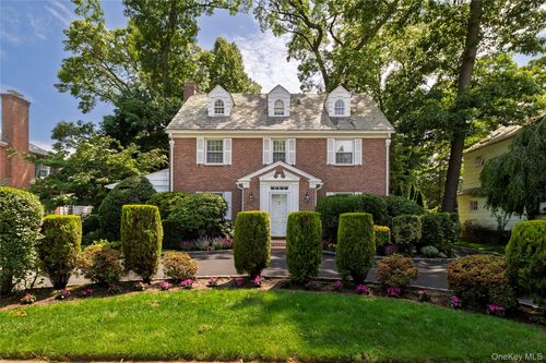 210 Demott Ave, Rockville Centre, NY, 11570-1744 | Card Image