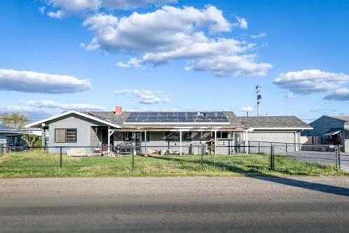560 10th Avenue, Kingsburg, CA, 93631 | Card Image