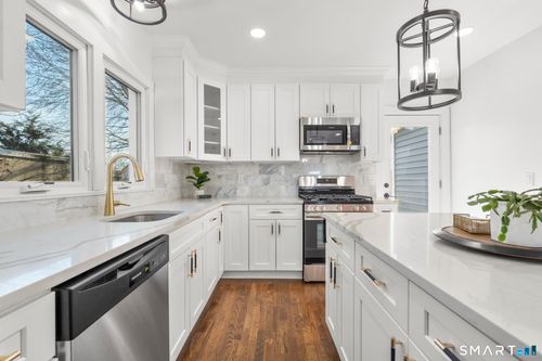 553 Birdseye St, Stratford, CT, 06615-6909 | Card Image