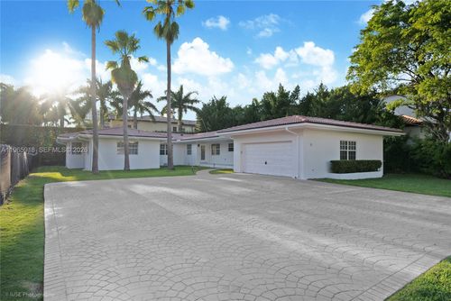 52 Camden Dr, Bal Harbour, FL, 33154-1327 | Card Image