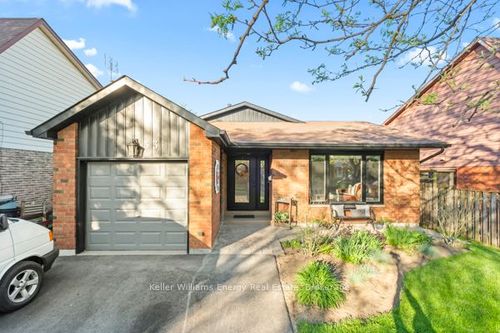 33 Renfield Cres, Whitby, ON, L1P1B2 | Card Image