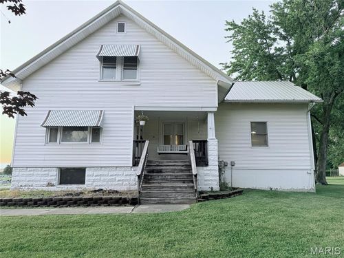 412 W College Ave, Shelbina, MO, 63468-1417 | Card Image